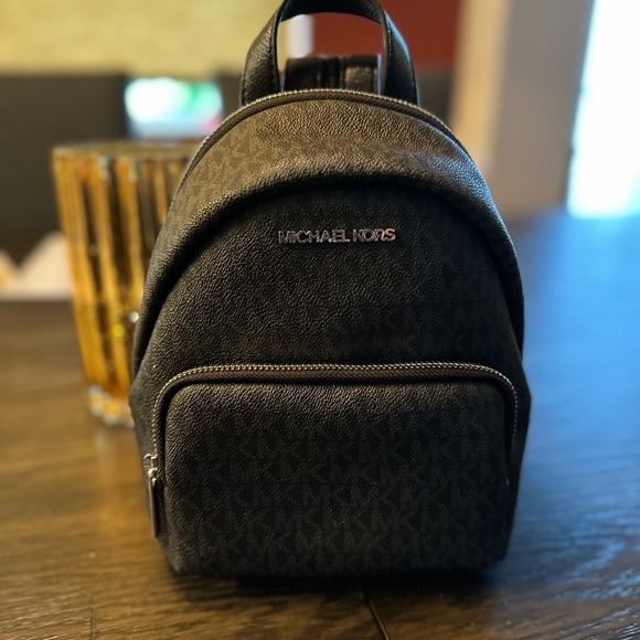 NWT Michael Kors Erin convertible backpack - Picture 3 of 4